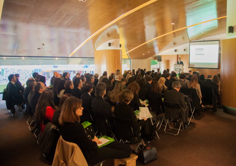 Fórum Garval com Bancos Fórum Garval com Bancos